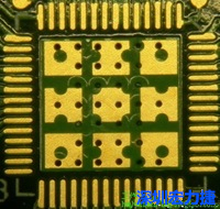 這也是不好的通孔設(shè)計(jì)，但部份通孔已經(jīng)用綠漆(mask)蓋上，但仍有部份通孔未塞孔。 