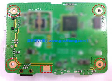 雷射后。使用雷射(Laser)去除綠漆后的效果。