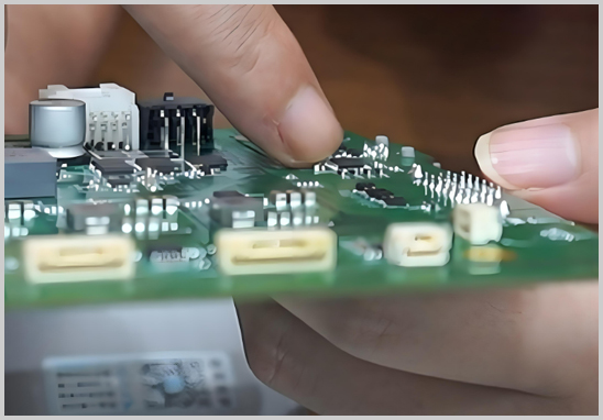 PCBA加工中焊點(diǎn)為什么會(huì)開(kāi)裂？常見(jiàn)原因與實(shí)用解決方案